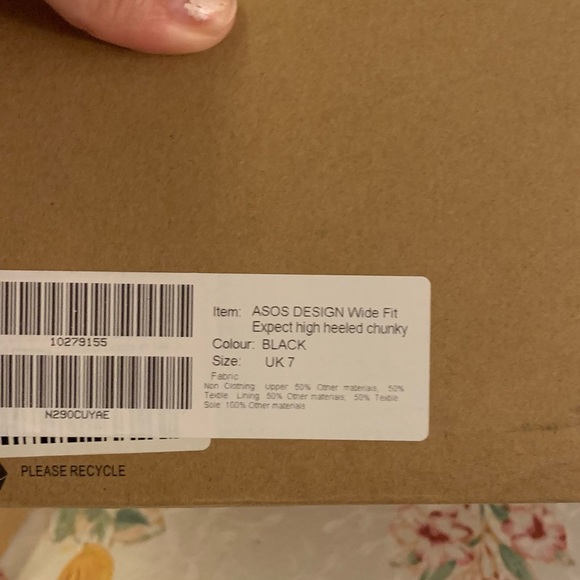 ASOS DESIGN Wide Fit Expect high heeled chunky chelsea boots in black - Picture 6 of 16